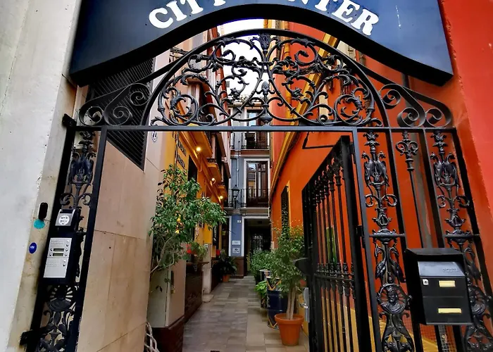 Feel Hostels City Center